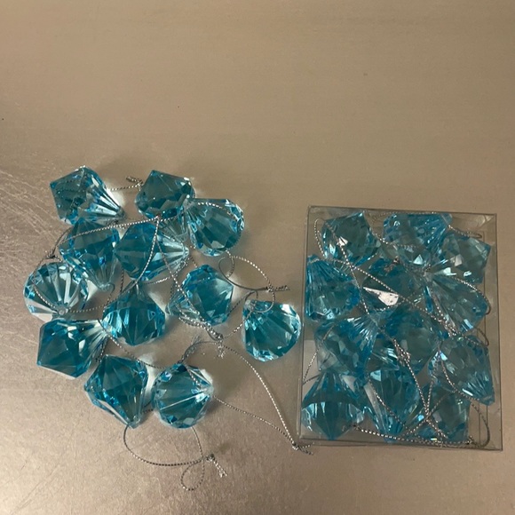 6 Boxes Small Christmas Ornaments - Picture 4 of 11